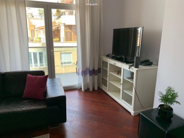 Tirane, jepet me qera apartament 2+1 Kati 8, 100 m² 1.300 € (bllok)
