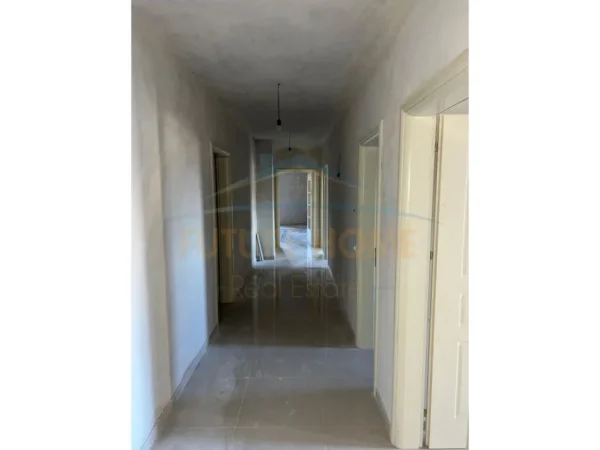 Durres, shitet apartament 3+1 Kati 2, 220 m² 185.000 € (Tek Spitali Rajonal, Durres)
