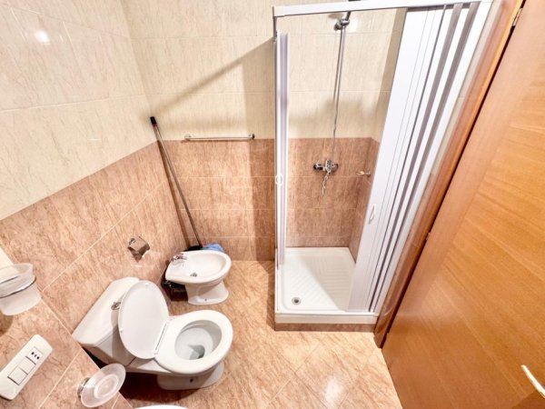 Tirane, jepet me qera apartament 2+1+Aneks Kati 7, 750 € (Rruga e Sales)