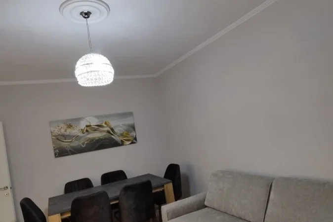 Tirane, jepet me qera apartament 1+1+Ballkon Kati 3, 66 m² 430 € (Laprake prane Kupoles ( rruga Pandi Dardha)