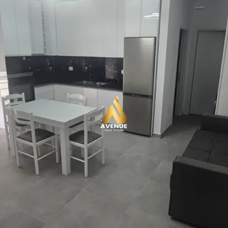 Tirane, jepet me qera apartament 1+1+Ballkon Kati 4, 60 m² 400 € (hamdi pepo)