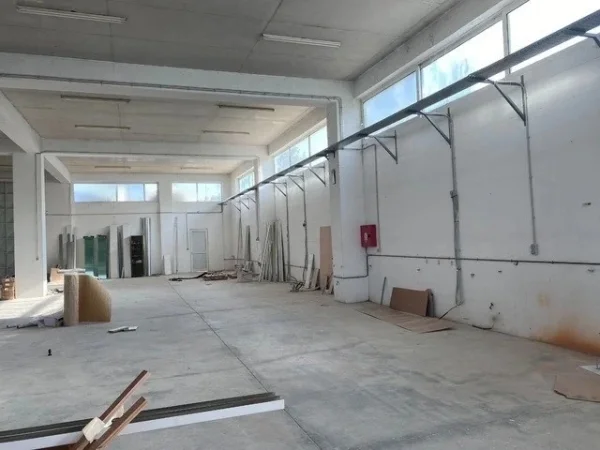 Tirane, jepet me qera magazine Kati 0, 500 m² 4.000 € (ish dogana)