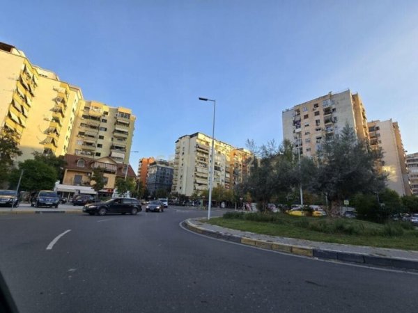 Tirane, shitet apartament 2+1+Ballkon Kati 7, 90 m² 208.000 € (KOMUNA E PARISIT)