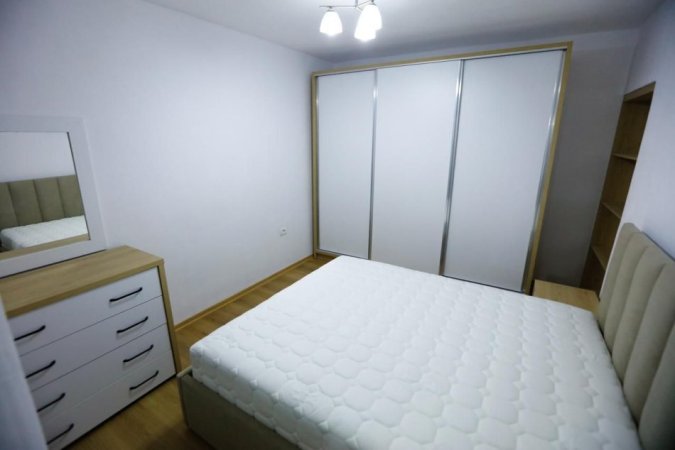 Tirane, jepet me qera apartament 1+1+Ballkon Kati 1, 65 m² 500 € (rruga Margarita Tutulani)