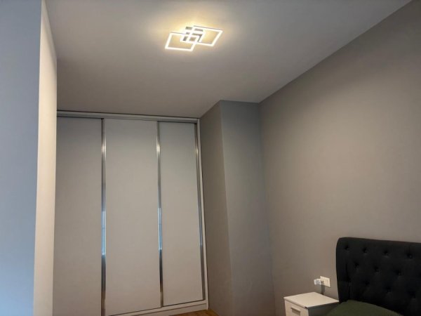 Tirane, jepet me qera apartament 1+1+Ballkon Kati 4, 75 m² 700 € ((Square 21 )21 dhjetori)