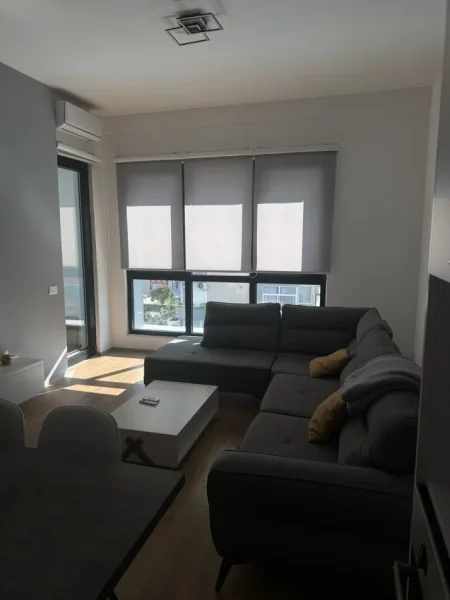 Tirane, jepet me qera apartament 1+1+Ballkon Kati 4, 75 m² 700 € ((Square 21 )21 dhjetori)
