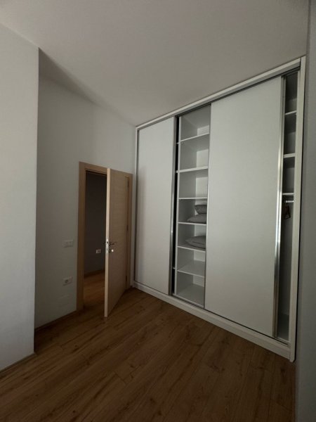 Tirane, jepet me qera apartament 1+1+Ballkon Kati 4, 75 m² 700 € ((Square 21 )21 dhjetori)