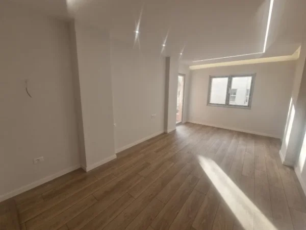 Tirane, shitet apartament duplex 1+1+Ballkon Kati 3, 66 m² 115.000 € (Kodra e diellit)