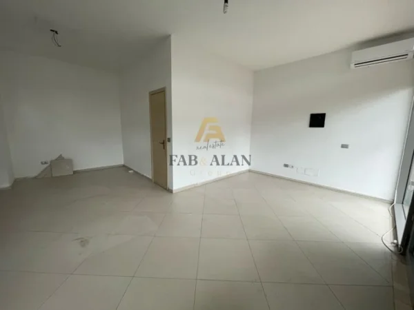 Tirane, jepet me qera ambjent biznesi Kati 2, 35 m² 250 € (Komisariati nr 4, TOWER BRIDGE)
