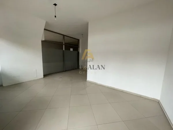 Tirane, jepet me qera ambjent biznesi Kati 2, 35 m² 250 € (Komisariati nr 4, TOWER BRIDGE)