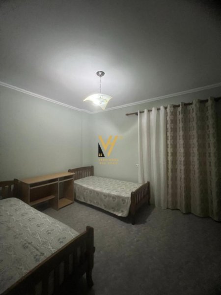 Tirane, jepet me qera apartament 2+1+Ballkon Kati 4, 85 m² 550 € (KOMUNA E PARISIT)