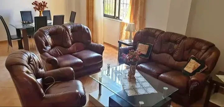 Tirane, jepet me qera apartament 2+1 Kati 4, 120 m² 450 € (Ali Dem)