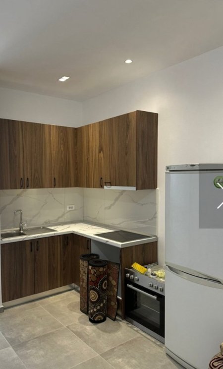 Tirane, jepet me qera Vile 1+1 Kati 1, 65 m² (Perball TV Klan,Rruga Kokonozve, Porcelan)