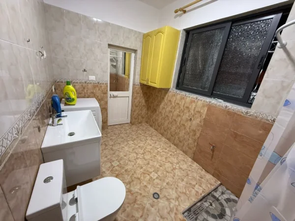 Tirane, jepet me qera apartament 2+1 Kati 1, 85 m² 500 € (ALLIAS)