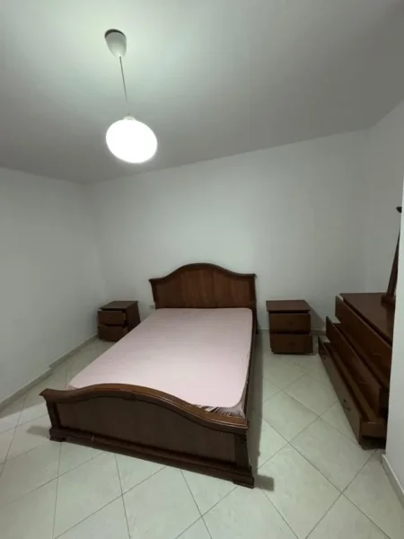 Tirane, jepet me qera apartament 1+1 Kati 1, 70 m² 500 € (Rruga e Elbasanit)