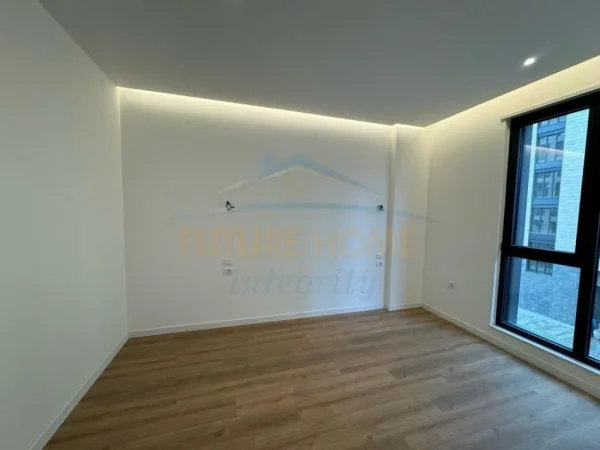 Shitet, Apartament 2+1+2, Porcelan, Tiranë.