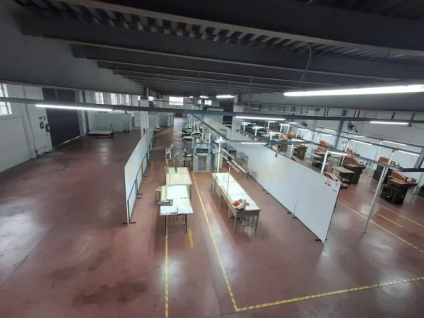 Shkoder, jepet me qera ambjent biznesi Kati 2, 2.000 m² 3.500 € (Shkoder)