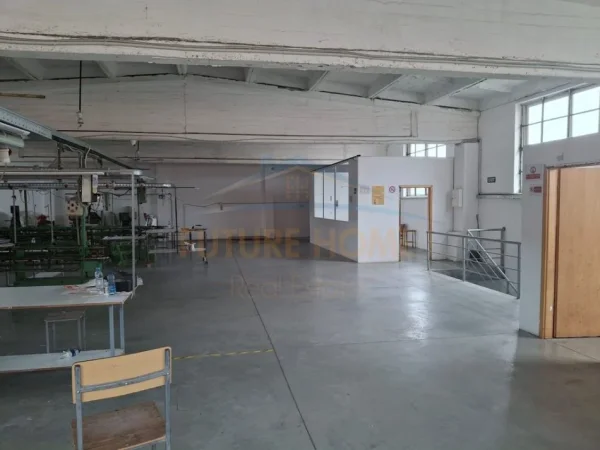 Shkoder, jepet me qera ambjent biznesi Kati 2, 2.000 m² 3.500 € (Shkoder)