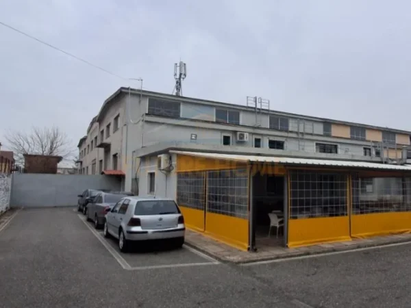 Shkoder, jepet me qera ambjent biznesi Kati 2, 2.000 m² 3.500 € (Shkoder)
