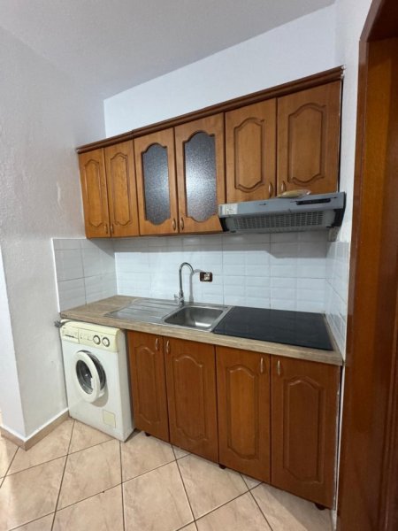 Durres, jepet me qera apartament 1+1+Ballkon Kati 2, 60 m² 23000 leke  (Afer Market Rames)
