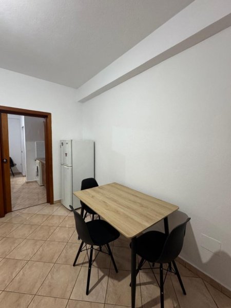 Durres, jepet me qera apartament 1+1+Ballkon Kati 2, 60 m² 23000 leke  (Afer Market Rames)