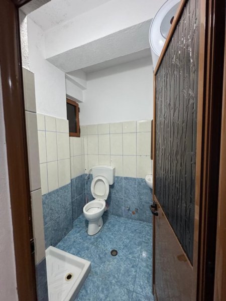 Durres, jepet me qera apartament 1+1+Ballkon Kati 2, 60 m² 23000 leke  (Afer Market Rames)