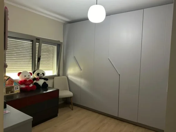 Tirane, jepet me qera apartament 2+1 Kati 5, 75 m² 750 € (Bllok, Juridiku)