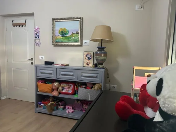 Tirane, jepet me qera apartament 2+1 Kati 5, 75 m² 750 € (Bllok, Juridiku)