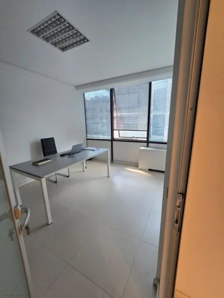 Tirane, shitet ambjent biznesi Kati 2, 91 m² (prane RTSH)