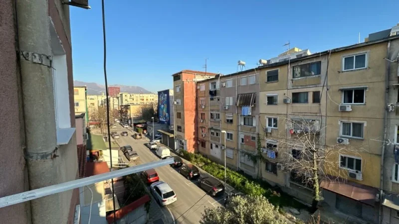 Tirane, shitet apartament 2+1+Ballkon Kati 4, 75 m² 148.000 € (Rr Kavajes)