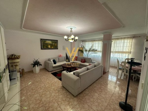 Tirane, jepet me qera apartament 2+1+Ballkon Kati 9, 120 m² 600 € (PALLATI ME SHIGJETA)