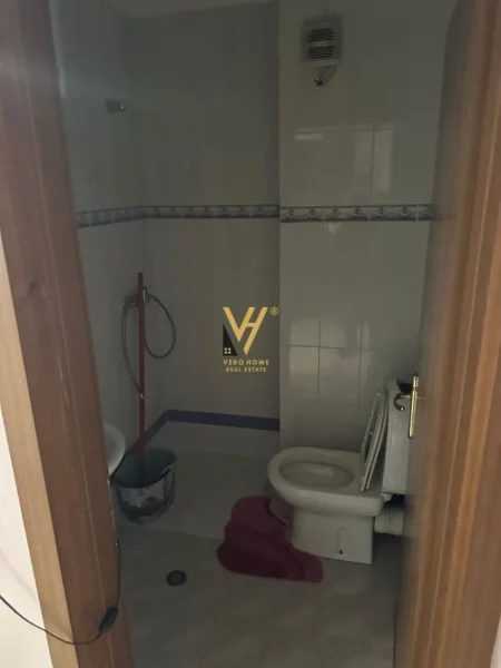 Tirane, jepet me qera apartament 2+1+Ballkon Kati 9, 120 m² 600 € (PALLATI ME SHIGJETA)