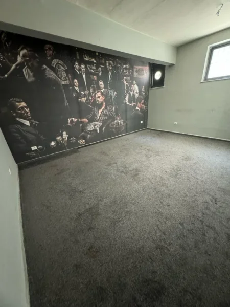 Tirane, jepet me qera ambjent biznesi Kati 0, 110 m² 700 € (Mine Peza)