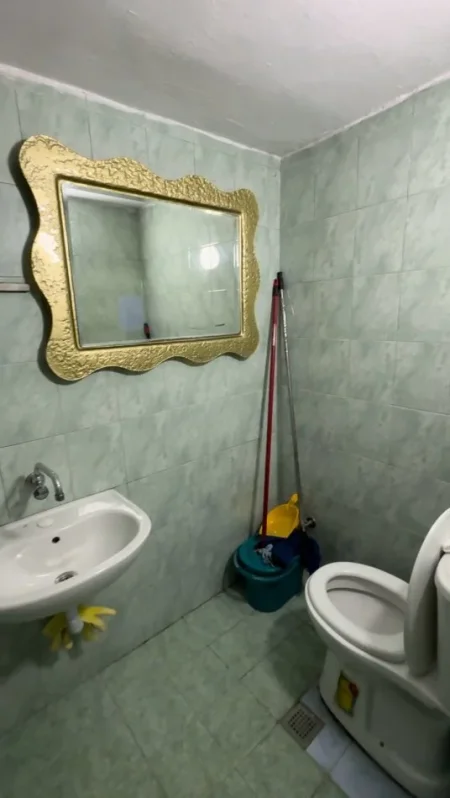 Tirane, jepet me qera ambjent biznesi Kati 0, 110 m² 700 € (Mine Peza)