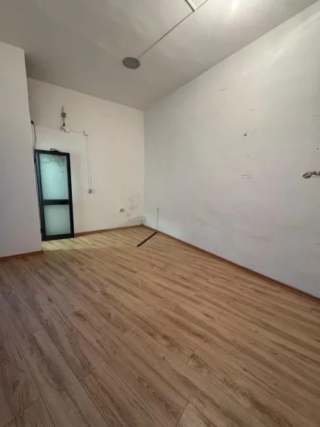 Tirane, jepet me qera ambjent biznesi Kati 0, 16 m² 350 € (Fortuzi)