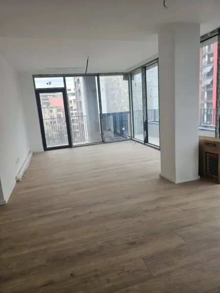 Tirane, jepet me qera zyre Kati 6, 174 m² 1.500 € (Liqeni Artificial)