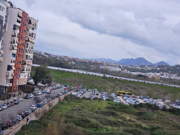 Tirane, jepet me qera zyre Kati 6, 174 m² 1.500 € (Liqeni Artificial)