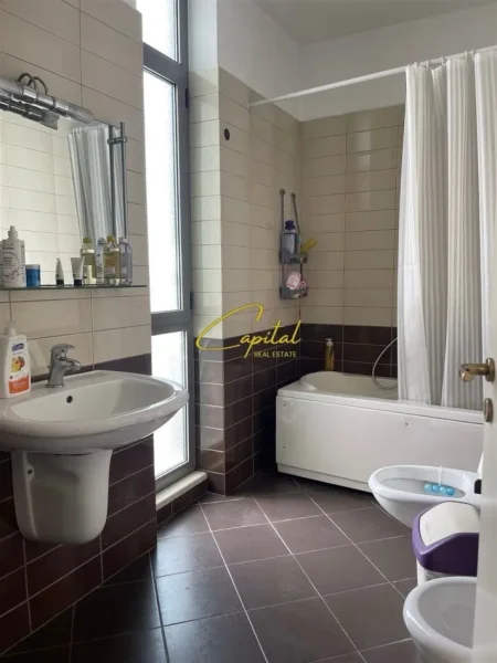 Tirane, jepet me qera apartament 2+1 Kati 6, 110 m² 600 € (RRUGA E DIBRES)