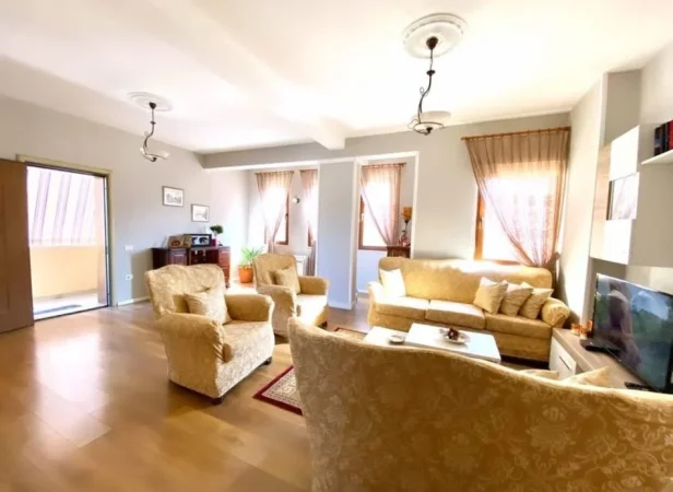 Tirane, shitet apartament 2+1 Kati 3, 122 m² 225.000 € (Vasil shanto)