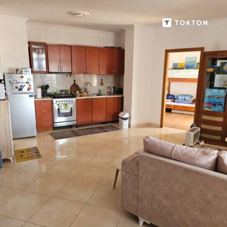 Tirane, jepet me qera apartament 2+1 Kati 9, 112 m² 660 € (Rruga e Barrikadave, Qendër, Tiranë, TT 1899)