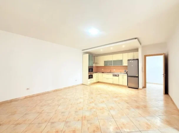 Tirane, jepet me qera zyre Kati 0, 110 m² 1.000 € (Faik konica)