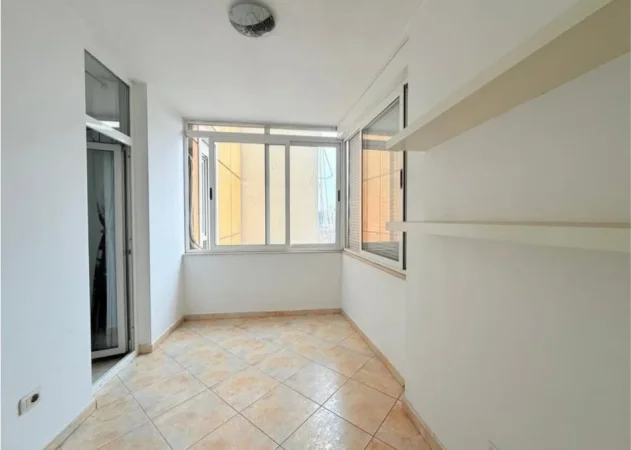 Tirane, jepet me qera zyre Kati 0, 110 m² 1.000 € (Faik konica)