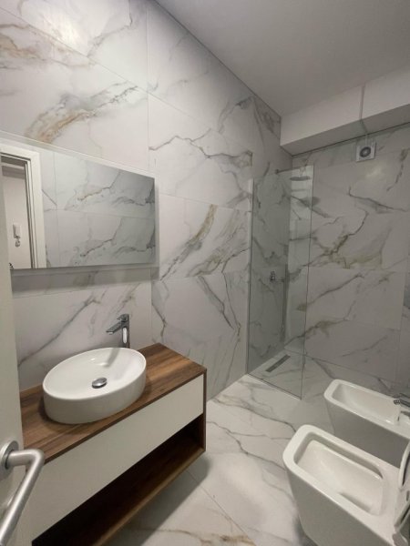Tirane, jepet me qera apartament 3+1+Ballkon Kati 3, 110 m² 1.450 € (Garden Building)