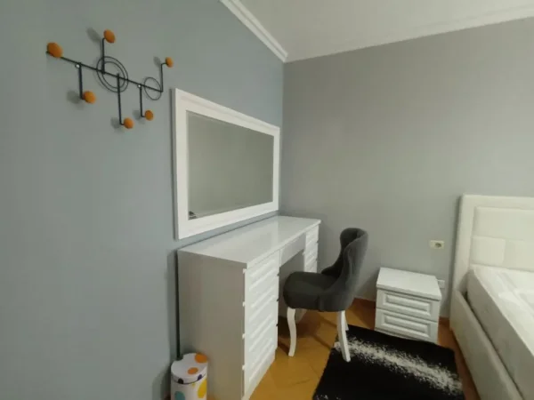 Tirane, jepet me qera apartament 1+1 Kati 3, 70 m² 400 € (Astir)