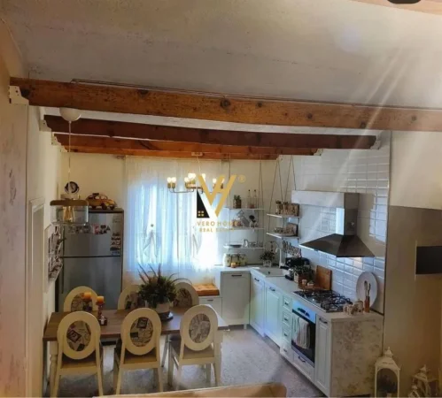 Tirane, shitet apartament 3+1+Ballkon Kati 4, 99 m² 173.000 € (RRUGA SIRI KODRA)