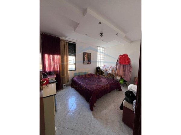 Tirane, Shitet Apartament 2+1(Konvertuar ne 4+1), Kati 2, 240.000 € (Rruga e Kavajes)