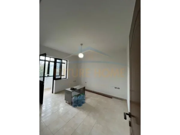 Tirane, shitet 1+1 Kati 4, 56 m² 110.000 € (Bulevardi Bajram Curri)