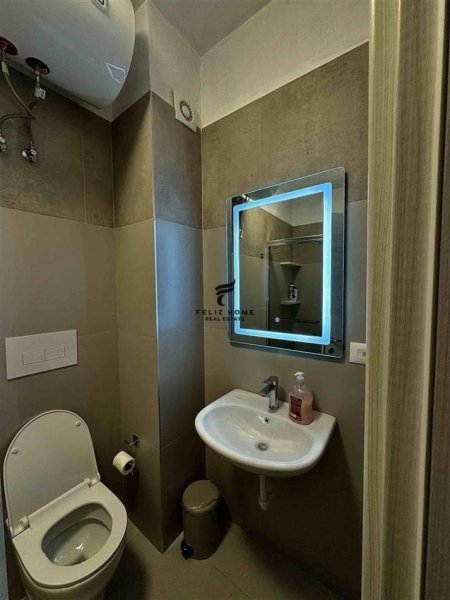 Tirane, jepet me qera apartament 1+1+Aneks Kati 4, 70 m² 650 € (ASTIR)