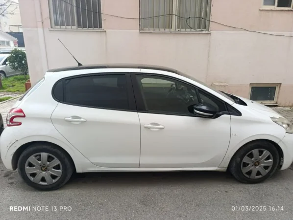 Durres, shes makine PEUGEOT Nafte, e bardhë manuale Kondicioner 5.800 €