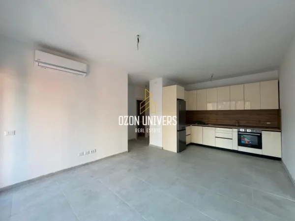 Tirane, jepet me qera apartament 2+1+Ballkon Kati 2, 74 m² 600 € (Myslym Shyr)